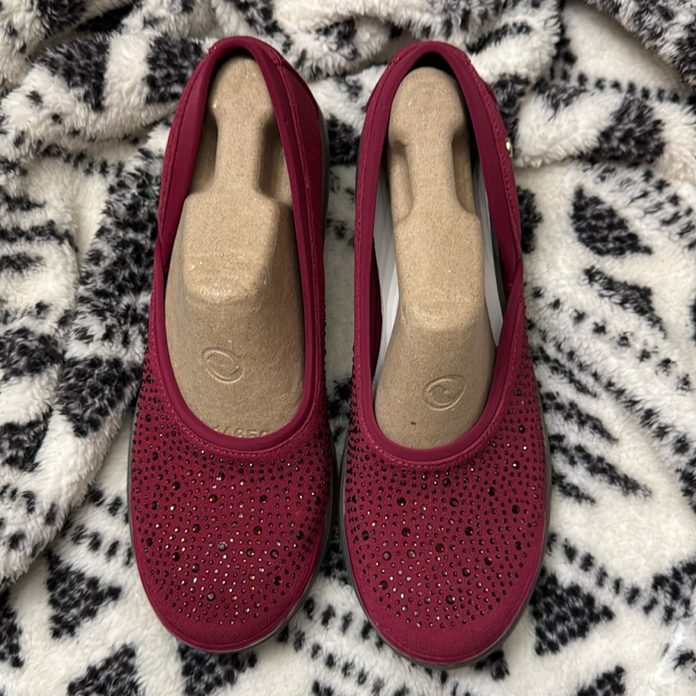Bzees Fusion Women’s 9.5 Wedge Comfort Loafer Slip On Raspberry Rhinestone